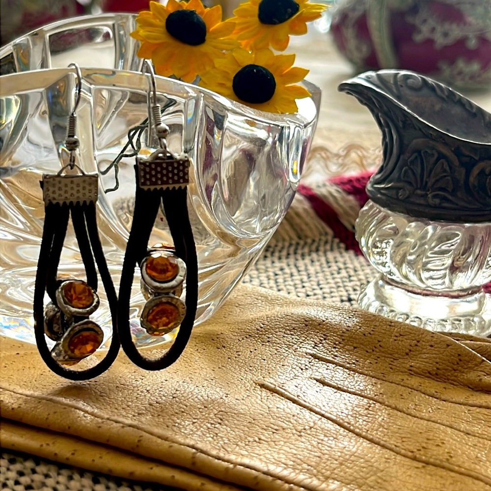 Leather topaz earrings!